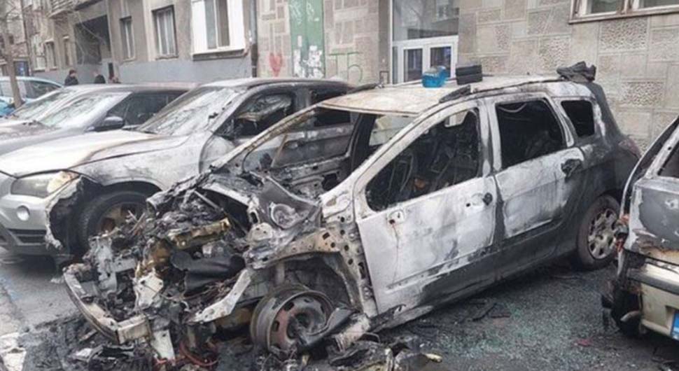 zapaljen automobil.jpg